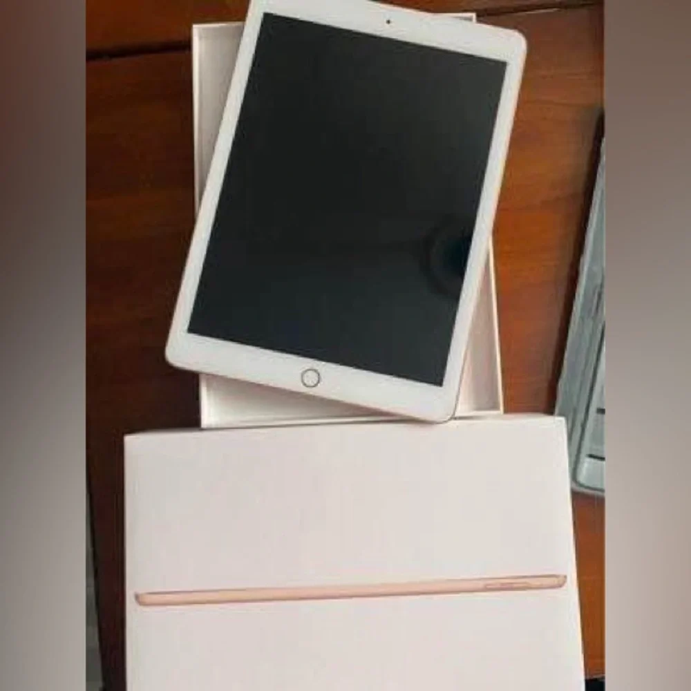 Apple iPad 6th Gen 32GB, Wi-Fi + Cellular- Verizon 9.7” Rose Gold!!!